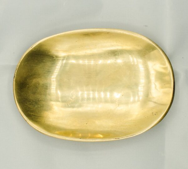 Handcasted solid brass soap dish with fine details - Image 2