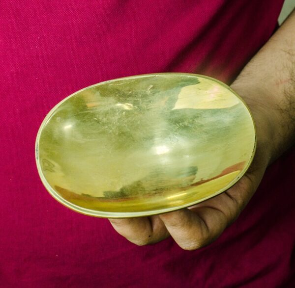 Handcasted solid brass soap dish with fine details - Image 4