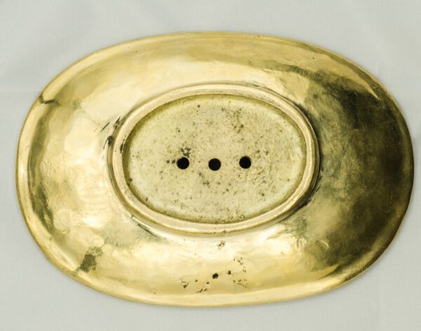 Handcasted solid brass soap dish with fine details - Image 5